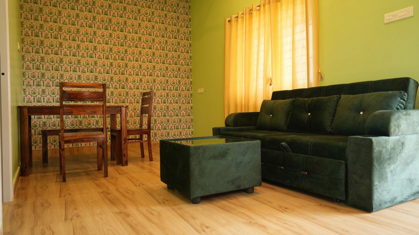 Lounge, another angle
